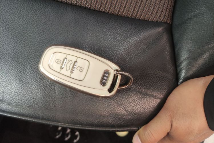 奥迪Q3 2018款 30周年年型 30 TFSI 时尚型中控内饰11