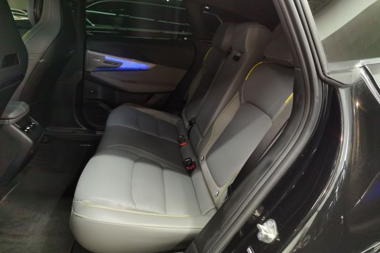 领克08 EM-P 2025款 120km 长续航Pro中控内饰21