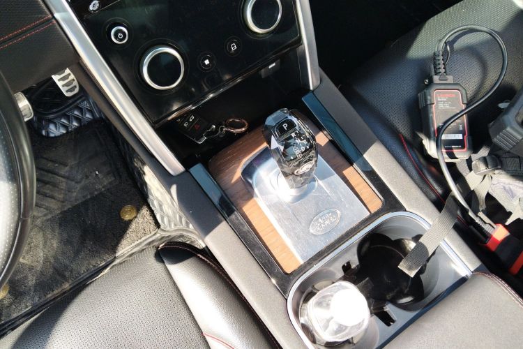 路虎 发现运动版 2022款 改款 249PS R-Dynamic S 性能版 5座中控内饰18