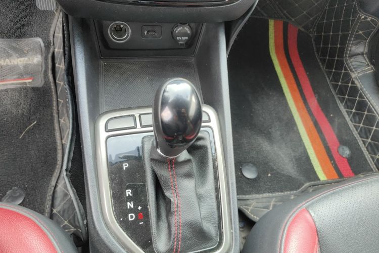 长安 逸动 2016款 XT 1.6L 自动俊酷型中控内饰18