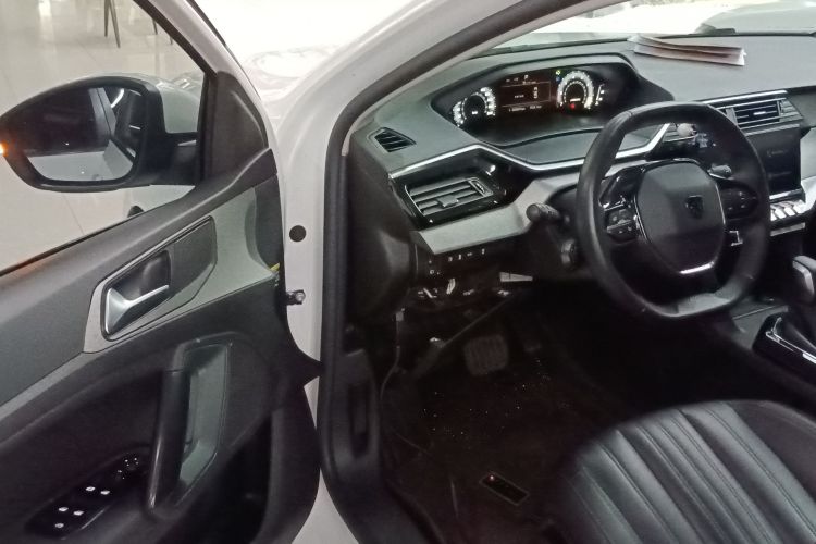 标致408 2022款 1.6T 进取版中控内饰20