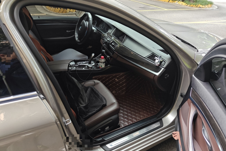 宝马5系 2014款 525Li 豪华设计套装局部细节9005