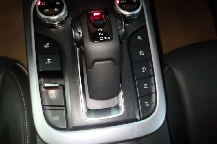 坦克300 2023款 越野版 2.0T 征服者中控内饰18