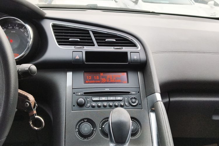 标致3008 2018款 2.0L 自动经典版中控内饰16