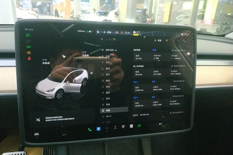 特斯拉 Model Y 2022款 改款 后轮驱动版中控内饰14