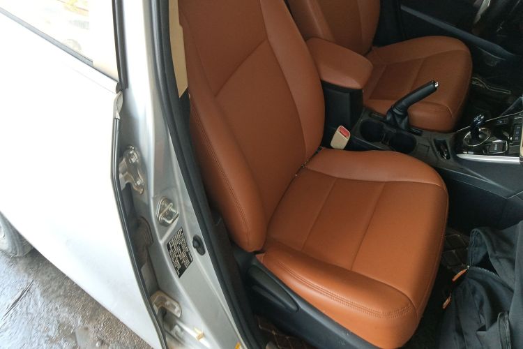 丰田 雷凌 2017款 改款双擎 1.8H GS E-CVT精英天窗版 国V局部细节41