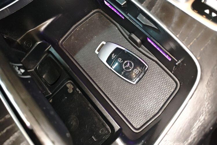 奔驰E级(进口) 2020款 E 260 运动版中控内饰11