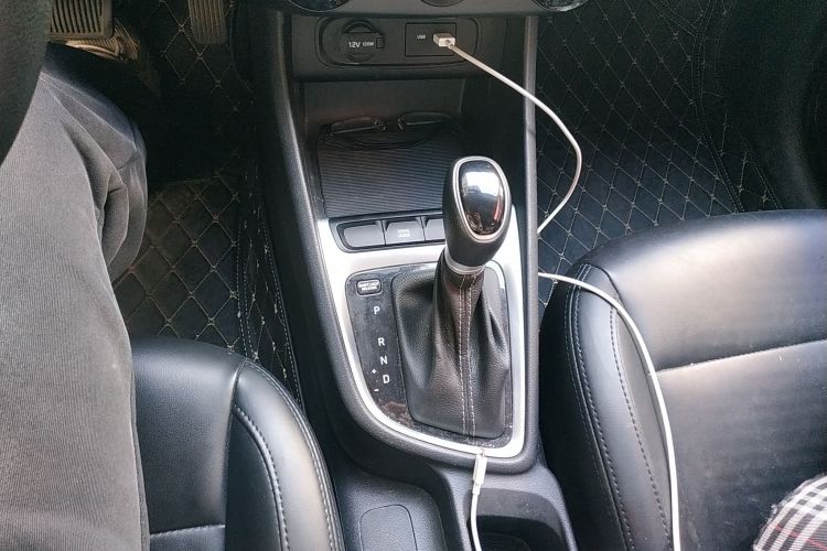 现代 悦动 2020款 1.6L 自动GL悦目版中控内饰18