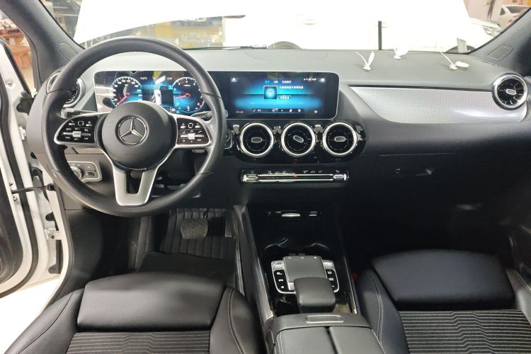 奔驰B级 2020款 B 200 动感型中控内饰7002