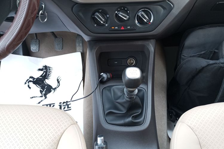 五菱汽车 五菱宏光 2021款 1.5L改款 S舒适型 电动助力LAR中控内饰18