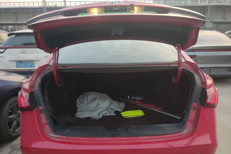 名爵 锐行 2016款 1.5L 自动超值豪华版机舱底盘23