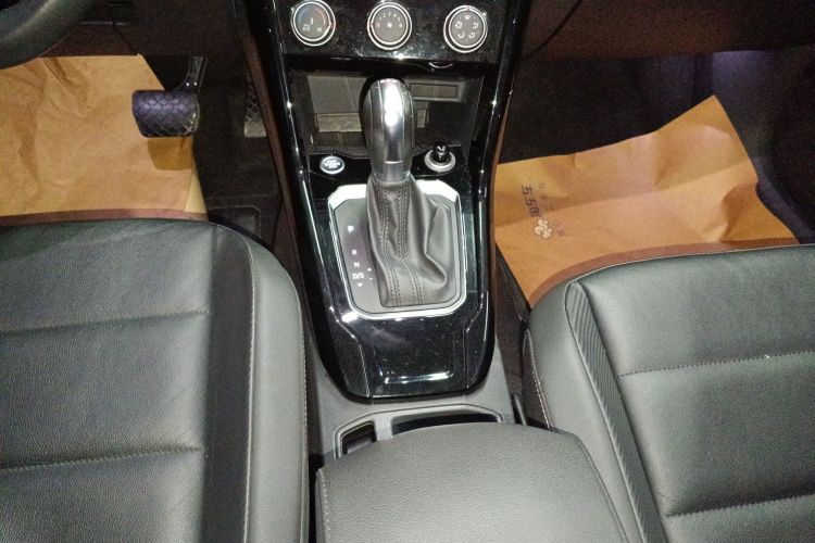 大众 T-ROC探歌 2019款 280TSI DSG两驱舒适型 国VI中控内饰18