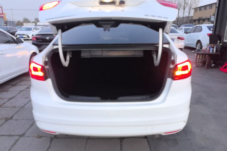 福特 福睿斯 2015款 1.5L 手动舒适型机舱底盘23