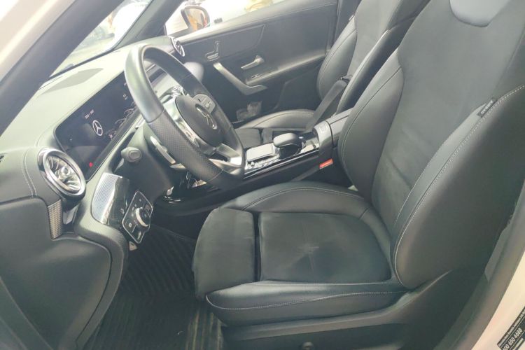 奔驰A级 2020款 改款 A 200 L 运动轿车时尚型中控内饰19