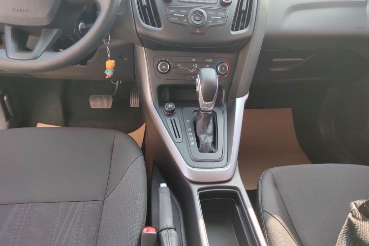 福特 福克斯 2015款 两厢 1.6L 自动舒适型局部细节18