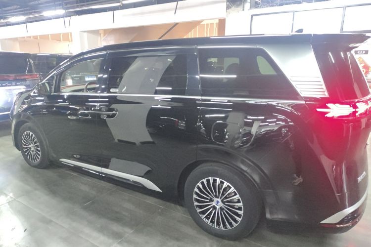 腾势D9 2022款 DM-i 970 四驱旗舰型车身外观4