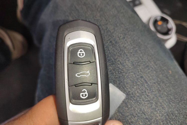 吉利银河 熊猫 2025款 210km 元气熊中控内饰7001