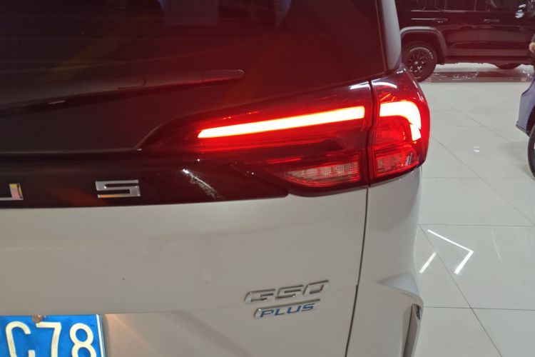 上汽大通MAXUS 大通G50 2023款 PLUS 1.5T 自动适航版车身外观9