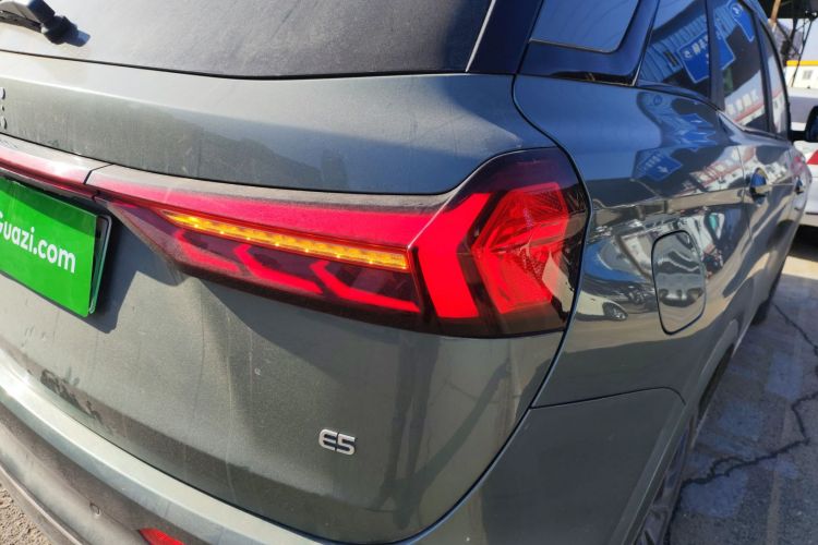 蓝电E5 2023款 1.5L DE-i 100KM畅享型 7座车身外观9
