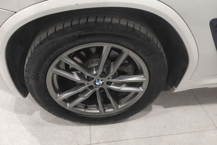 宝马X4 2019款 xDrive25i M运动套装车身外观10