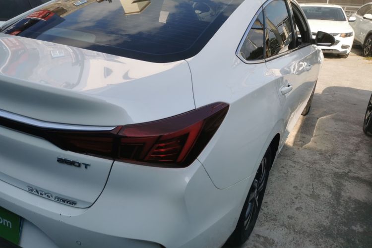 长安 逸动 2021款 PLUS 蓝鲸NE 1.4T GDI DCT尊贵型车身外观9