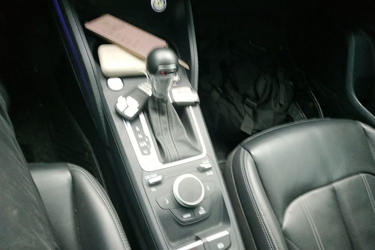 奥迪Q2L 2022款 35 TFSI 进取致雅型中控内饰18