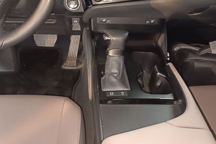 雷克萨斯ES 2022款 200 卓越版局部细节18