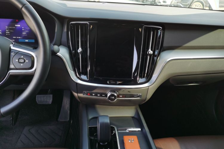 沃尔沃S60 2023款 B4 智逸豪华版中控内饰16