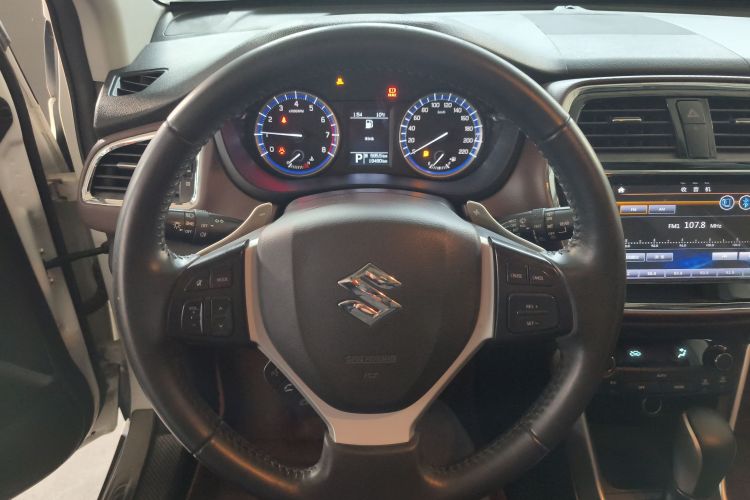 铃木 骁途 2017款 1.6L CVT两驱都市进取型中控内饰13