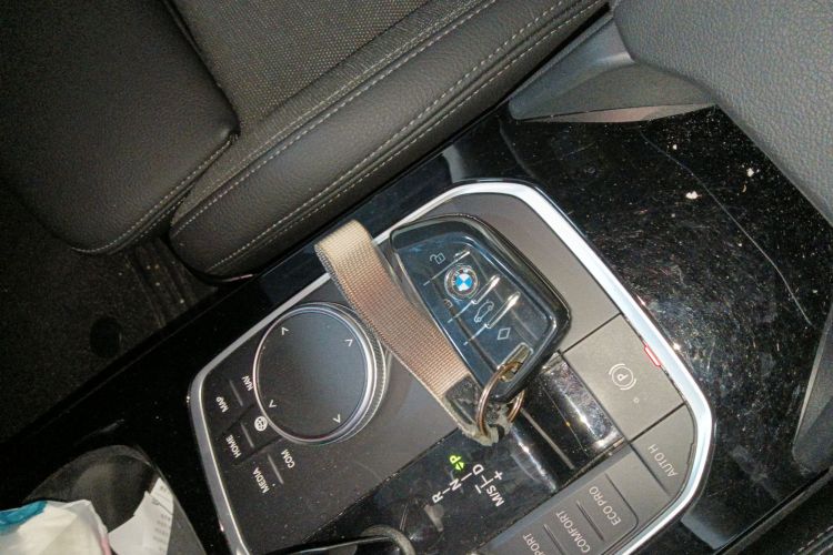 宝马2系(进口) 2023款 225i 四门轿跑车 M运动套装中控内饰7001