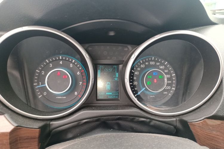 北汽威旺S50 2016款 1.5T 手动欢动精英型中控内饰14