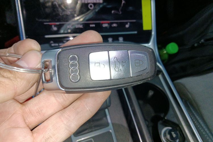 奥迪A6L 2023款 45 TFSI quattro 尊享动感型中控内饰11