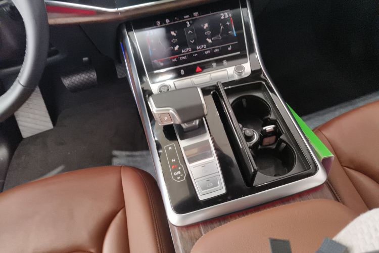 奥迪Q7 2024款 45 TFSI quattro S line黑武士型局部细节18