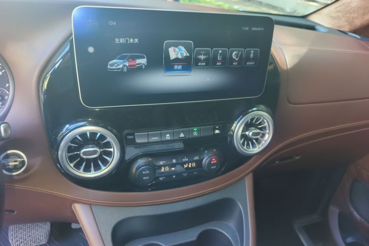 奔驰 威霆 2020款 2.0T 精英版 7座中控内饰16