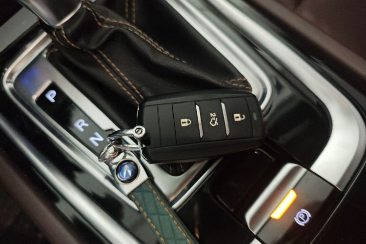 长安 逸动 2018款 高能版 1.6L GDI 自动争锋型 国V中控内饰7001