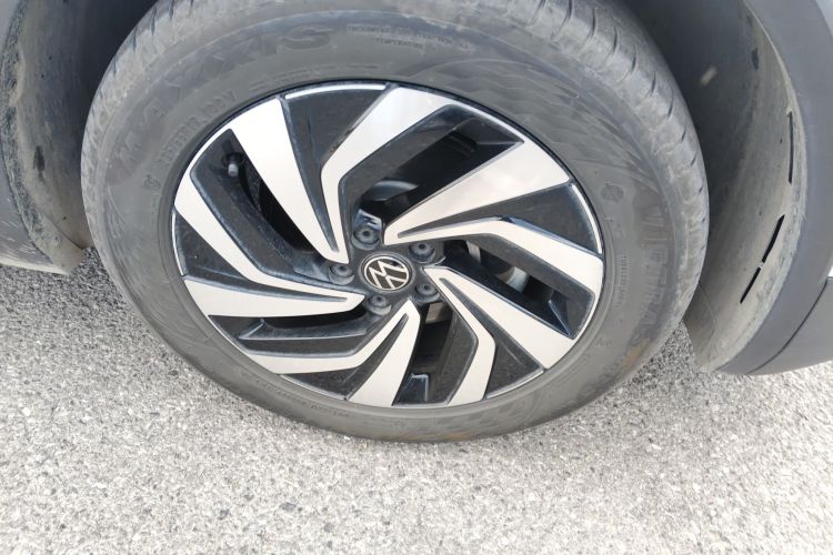 大众 途观L 2025款 出众款 300TSI 自动两驱龙腾版车身外观10