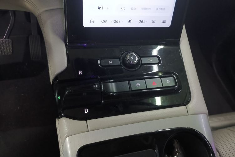 蔚来ES8 2018款 355KM 基准版 七座版中控内饰18