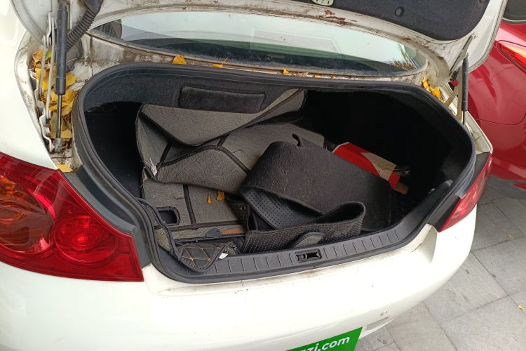 英菲尼迪G系 2013款 G25 Sedan 豪华运动版机舱底盘23