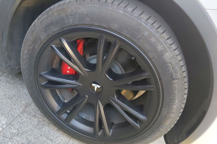 特斯拉 Model Y 2023款 长续航全轮驱动版车身外观10