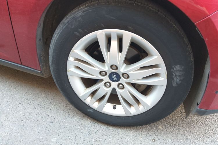 福特 福克斯 2012款 两厢 1.6L 手动舒适型车身外观10