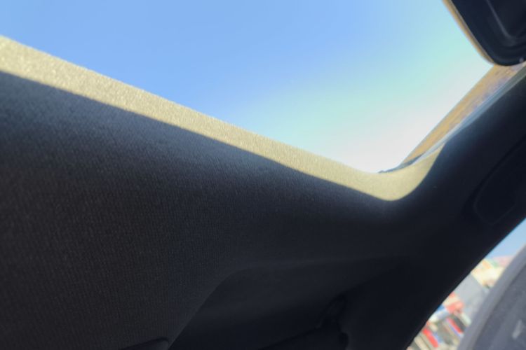 丰田 雷凌 2019款 双擎 1.8H E-CVT运动版 国VI中控内饰22