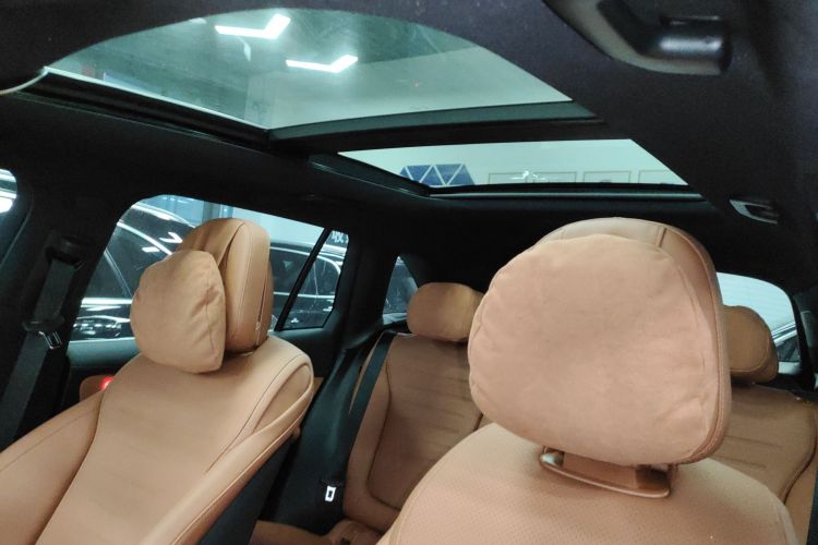 奔驰GLC 2024款  改款 GLC 260 L 4MATIC 豪华型 5座中控内饰22