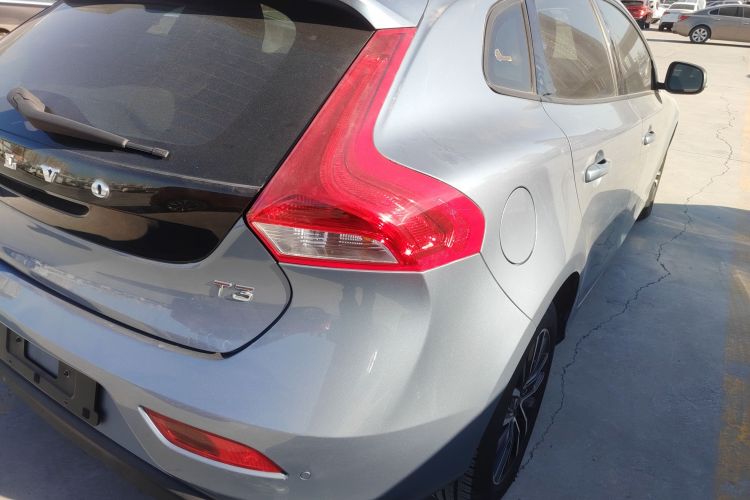 沃尔沃V40 2018款 T3 智逸版车身外观9