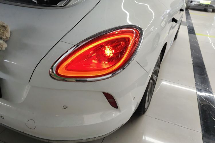 欧拉闪电猫 2022款 555km 尊贵版车身外观6006