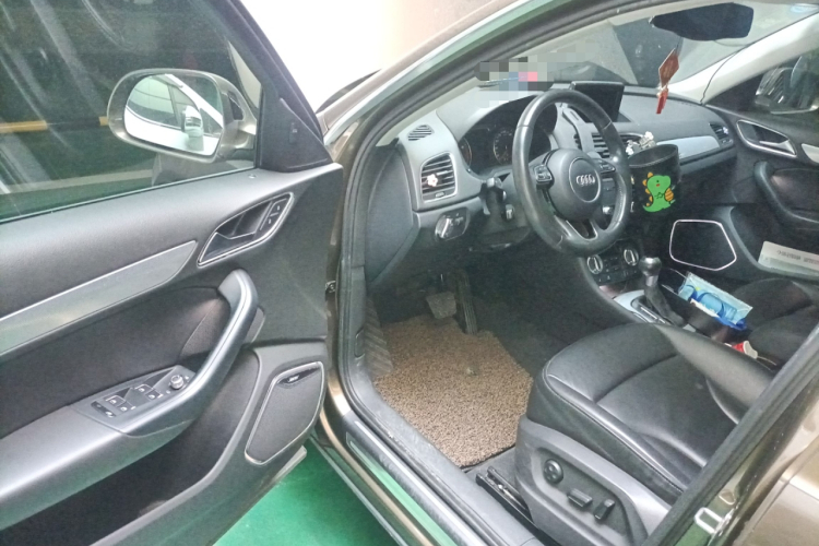 奥迪Q3 2013款 35 TFSI quattro 豪华型中控内饰7003