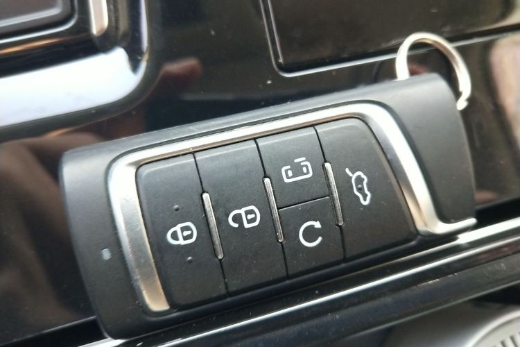 广汽传祺 传祺M8 2023款 领秀系列 390T 尊享版中控内饰11