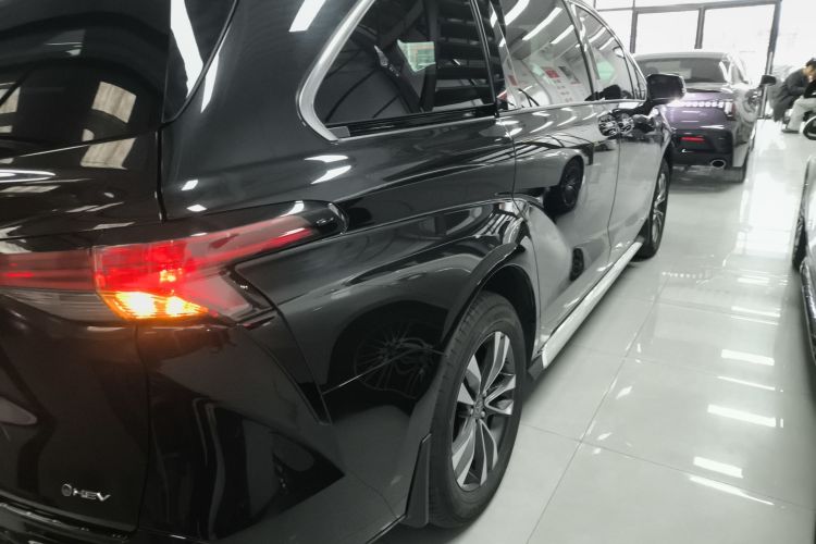 丰田 格瑞维亚 2024款 2.5L混动 豪华版车身外观9