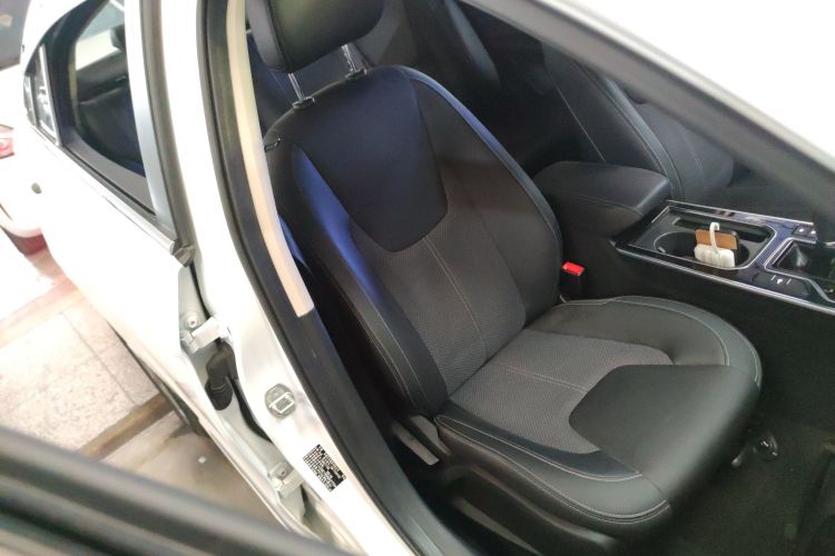 奇瑞 艾瑞泽GX 2018款 1.5T 手动劲色版 国V局部细节41