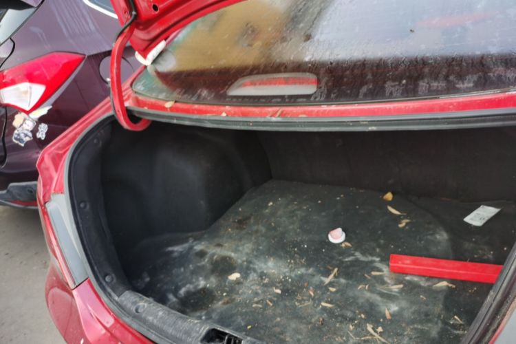 现代 瑞纳 2014款 1.4L 自动领先型GLX机舱底盘23