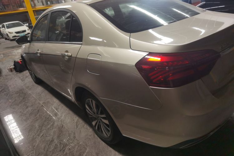 吉利汽车 帝豪 2018款 1.5L CVT向上互联版车身外观4